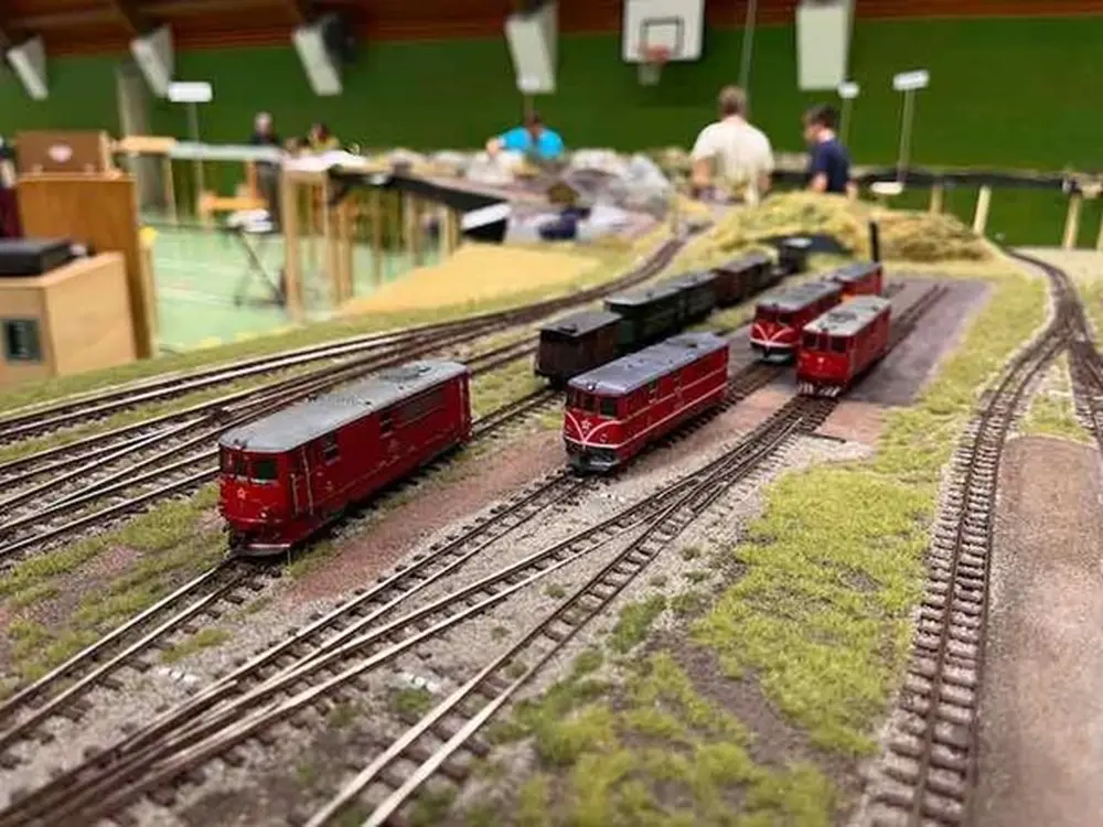 Úzkorozchodná část (úplně vlevo normálně rozchodná trať)